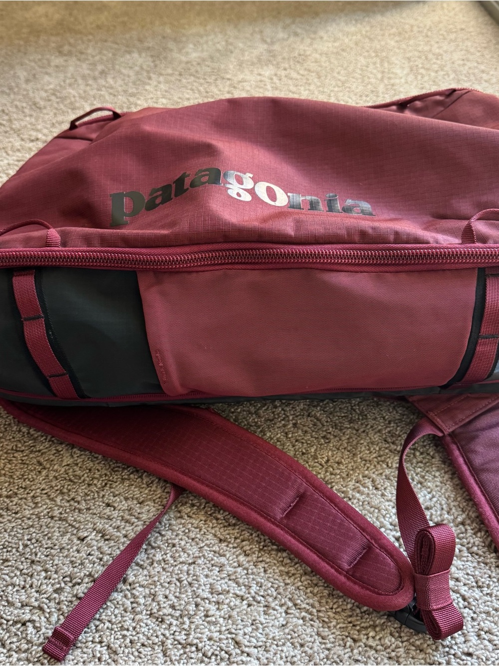 Patagonia Black Hole® Mini MLC® Pack 30L -Maroon discontinued color - Picture 2 of 9